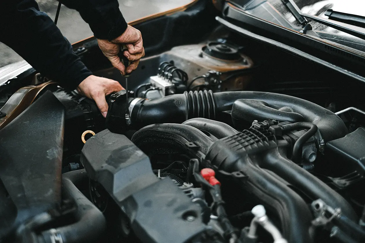 technician-inspecting-Toyota-in-independent-repair-shop